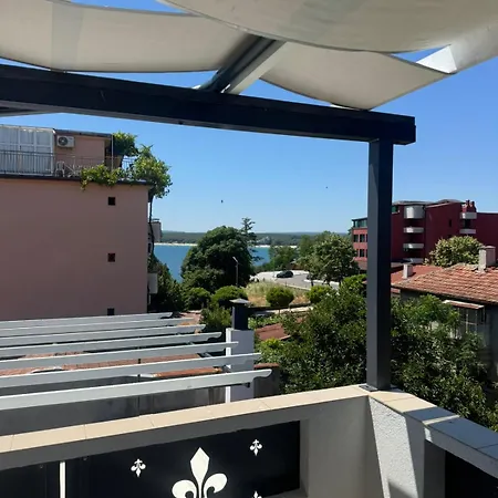 Appartement лилия 2 *